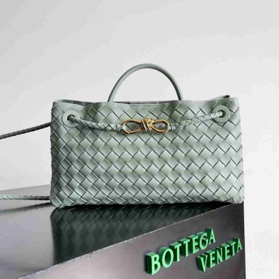 Bottega Veneta Andiamo Small East West Bag in Sauge Intrecciato Lambskin