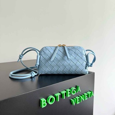 Bottega Veneta Concert Pouch in Lunar Intrecciato Lambskin