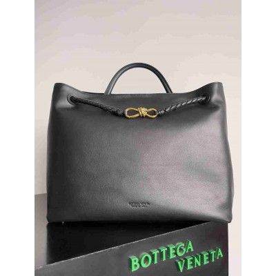 Bottega Veneta Large Andiamo Bag in Black Smooth Calfskin