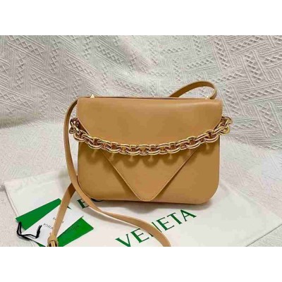Bottega Veneta Mount Medium Envelope Bag In Almond Calfskin