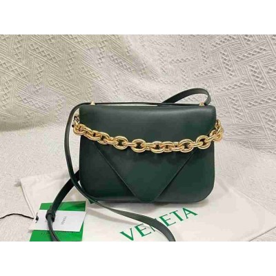Bottega Veneta Mount Medium Envelope Bag In Green Calfskin