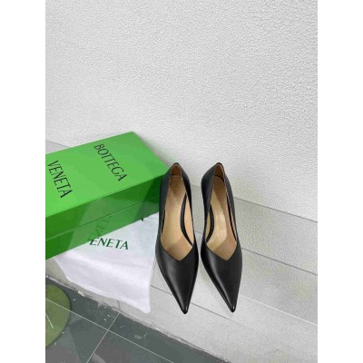 Bottega Veneta Punta Pumps in Black Lambskin