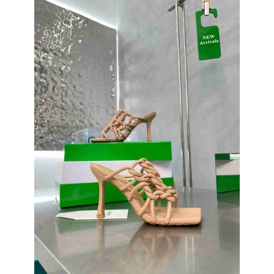 Bottega Veneta Stretch Twist Sandals In Beige Lambskin