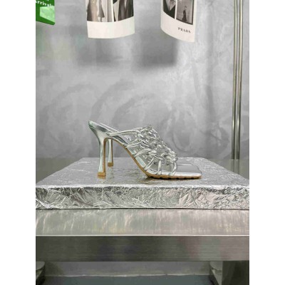 Bottega Veneta Stretch Twist Sandals In Silver Metallic Lambskin