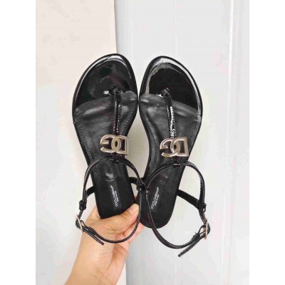 Dolce & Gabbana DG Thong Sandals In Black Patent Leather