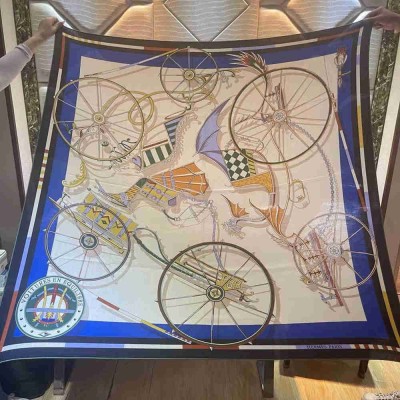 Hermes Beige Blue Voitures en Equilibre Shawl 140