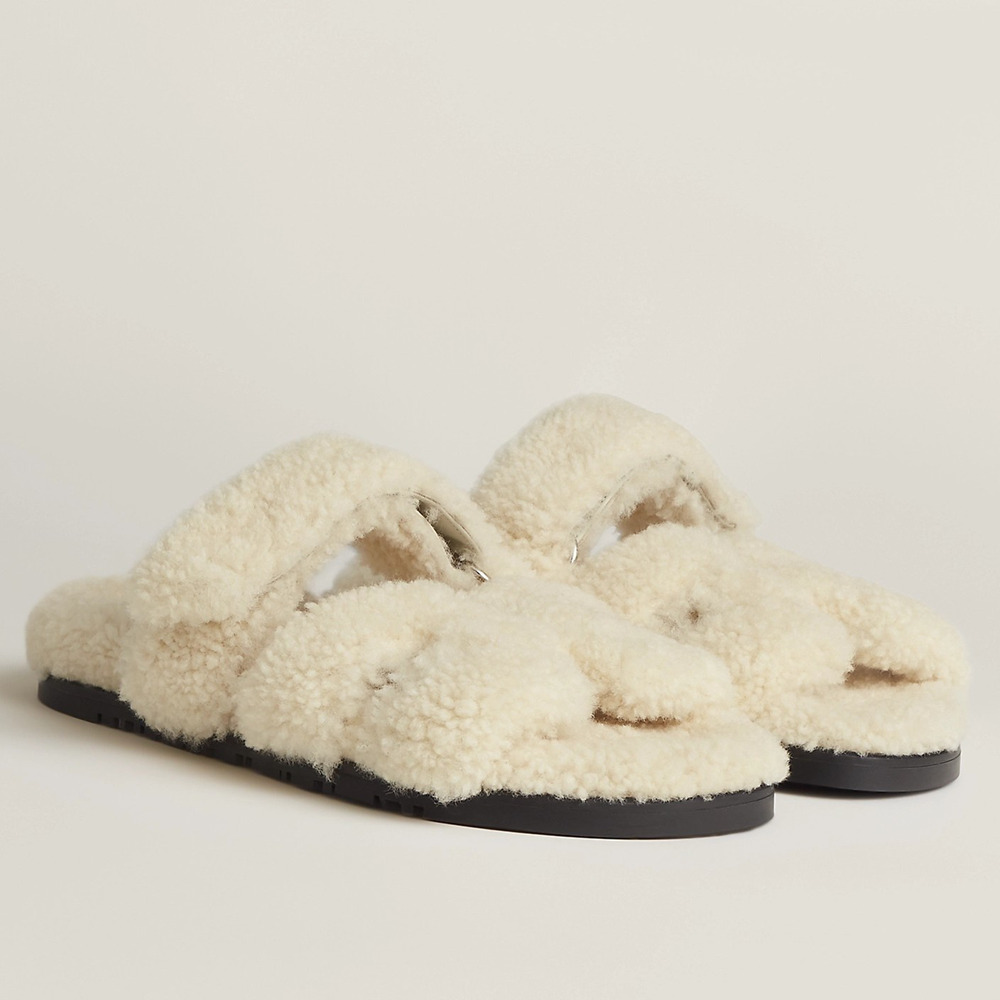Hermes Chypre Sandals In Off White Shearling