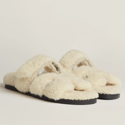 Hermes Chypre Sandals In Off White Shearling