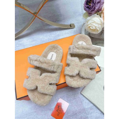 Hermes Chypre Sandals In Off White Shearling