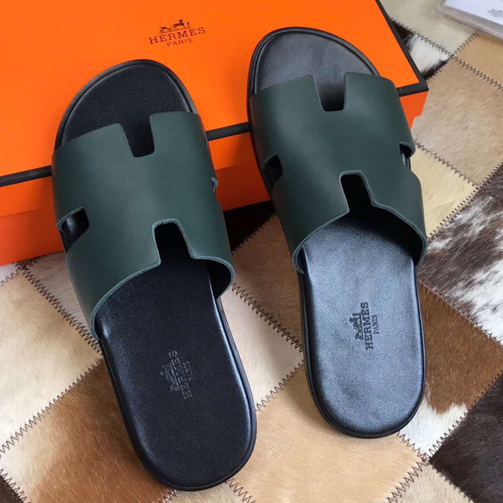 Hermes Izmir Sandals In Green Swift Calfskin
