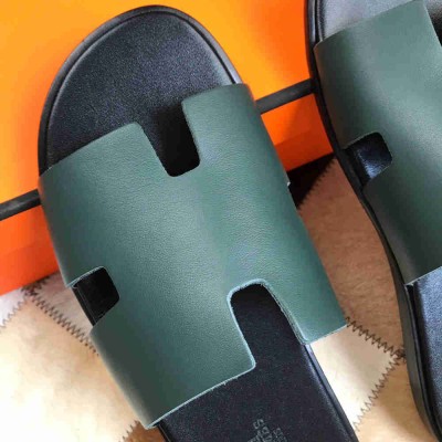 Hermes Izmir Sandals In Green Swift Calfskin